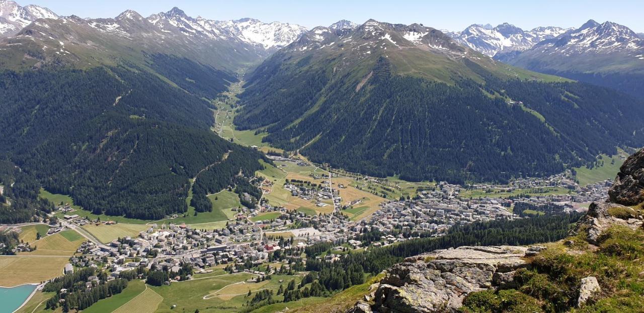 Ferienhaus & Ferienwohnung Winay Wayna Gotschna Blick Klosters-Serneus Extérieur photo