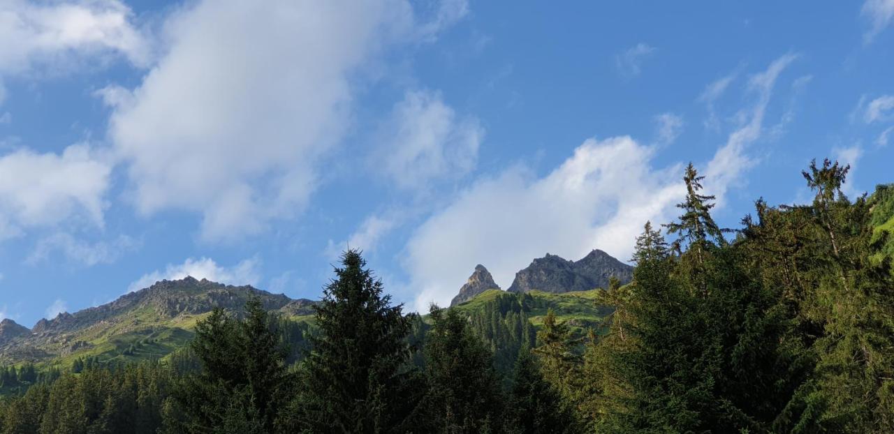 Ferienhaus & Ferienwohnung Winay Wayna Gotschna Blick Klosters-Serneus Extérieur photo